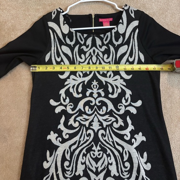 Sunny Leigh Ladies Dress with Damask detailing size M - Picture 4 of 6